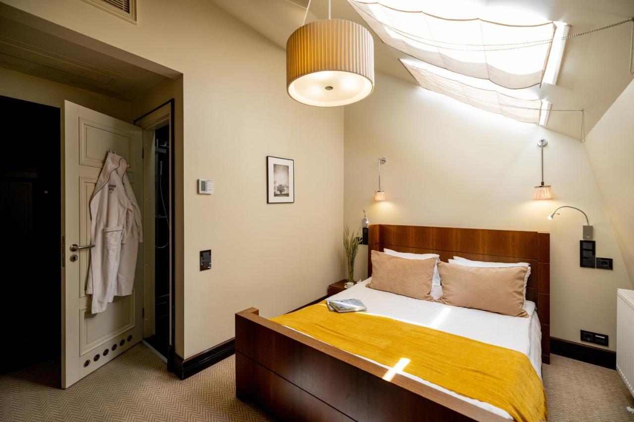 Astoria Hotel 4*